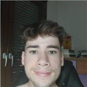 Profesor cursando un grado de economía teniendo grandes conocimientos en la área de la estadística y la economía.